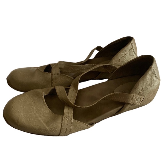 AXXIOM Tan Floral Pattern Arch Support Mary Jane Straps Womans Comfortable Shoes - Picture 6 of 14